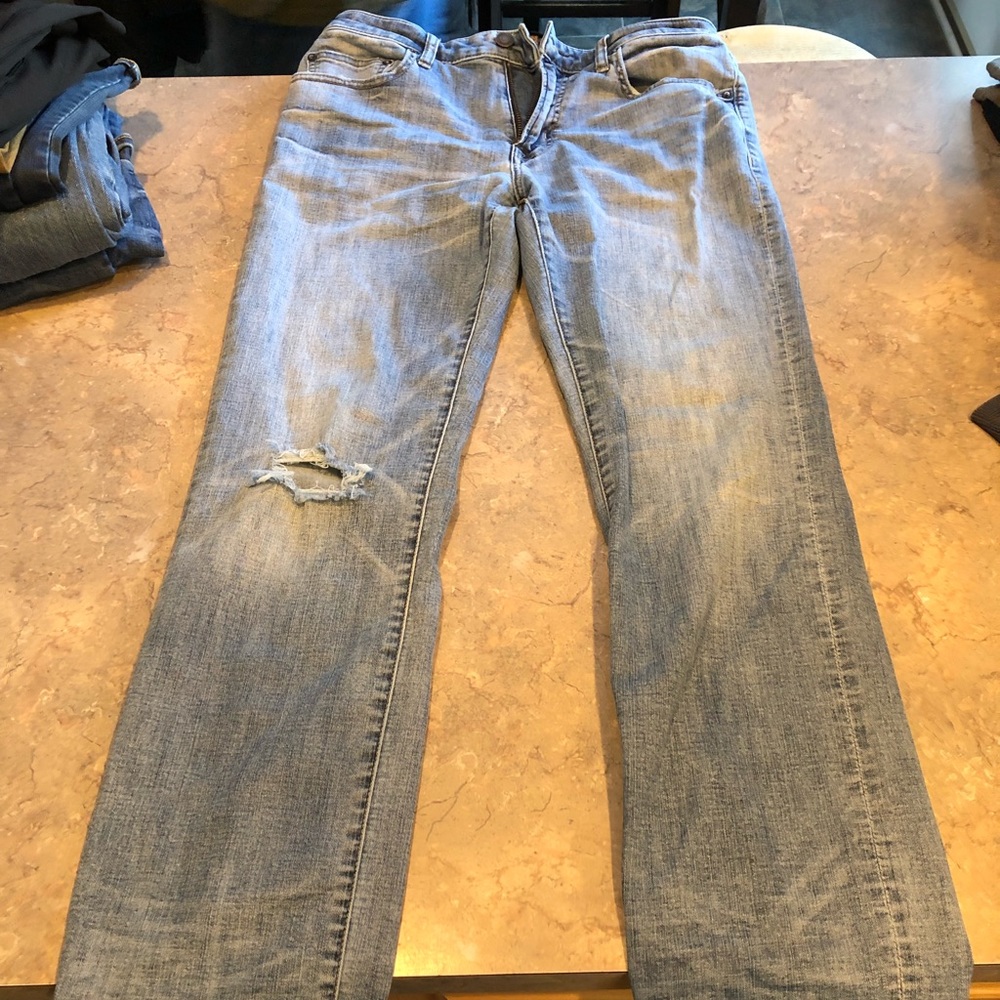 Men’s American Eagle ripped jeans